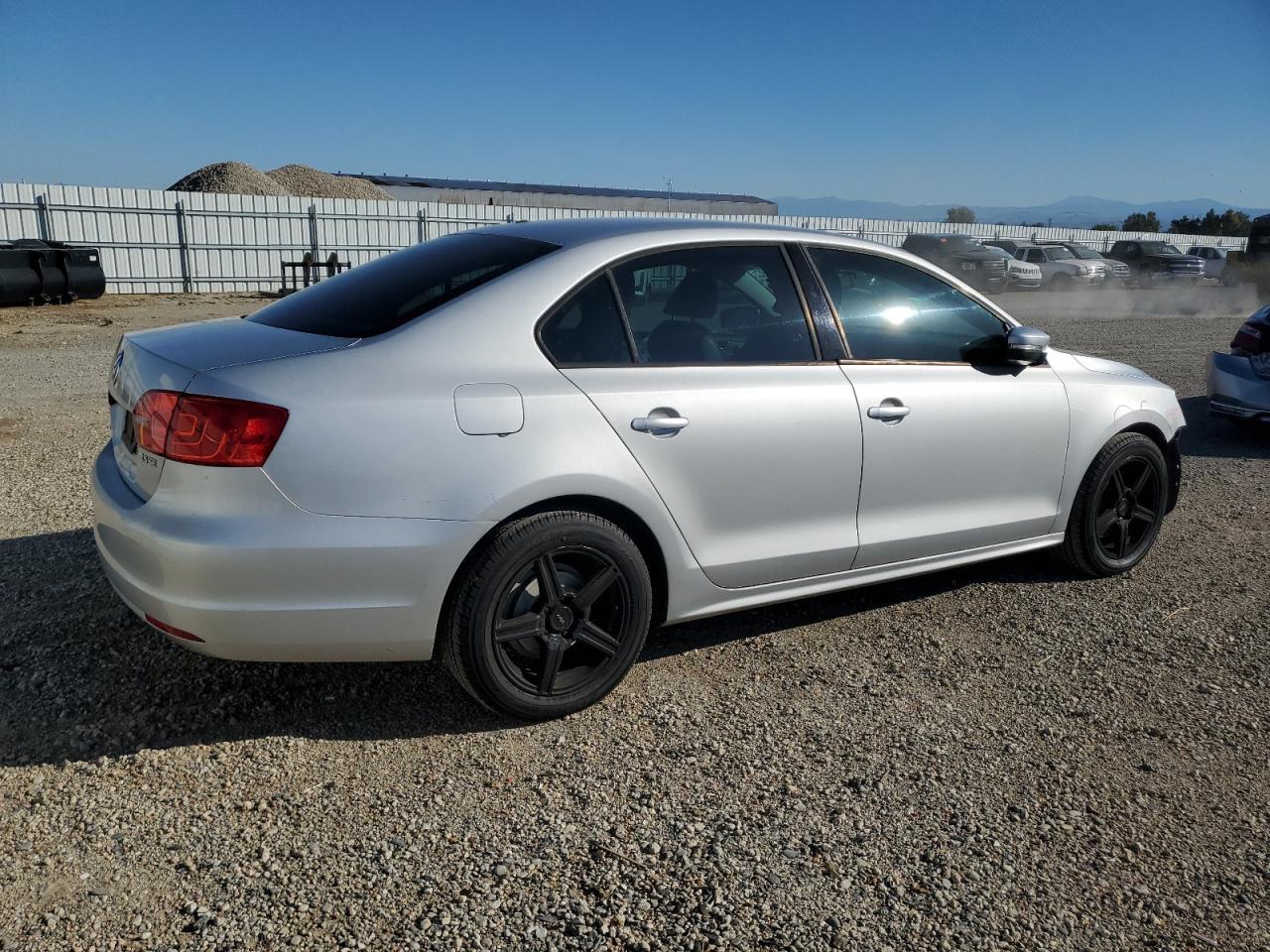 2011 VOLKSWAGEN JETTA
