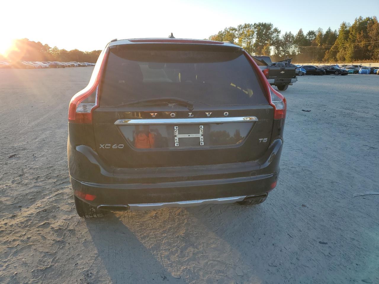 2015 VOLVO XC60