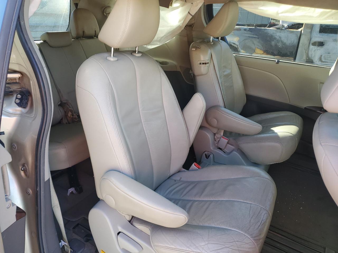 2014 TOYOTA SIENNA