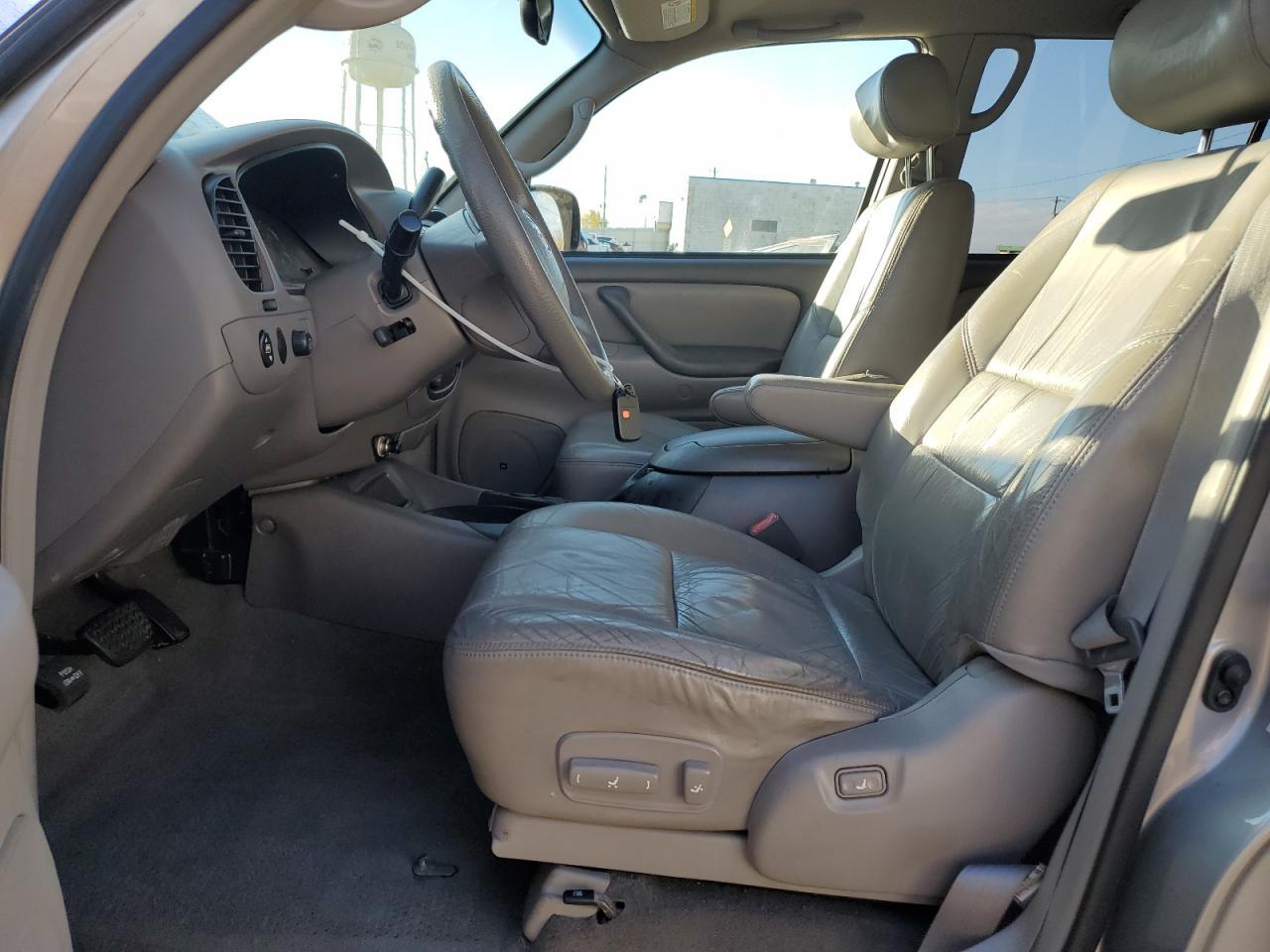 2003 TOYOTA Sequoia