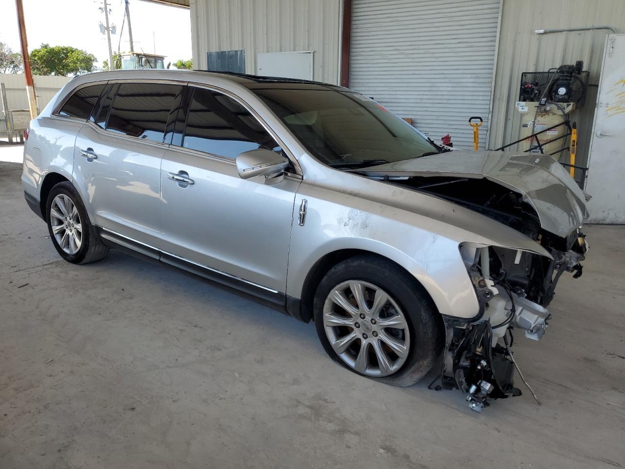2014 LINCOLN MKT