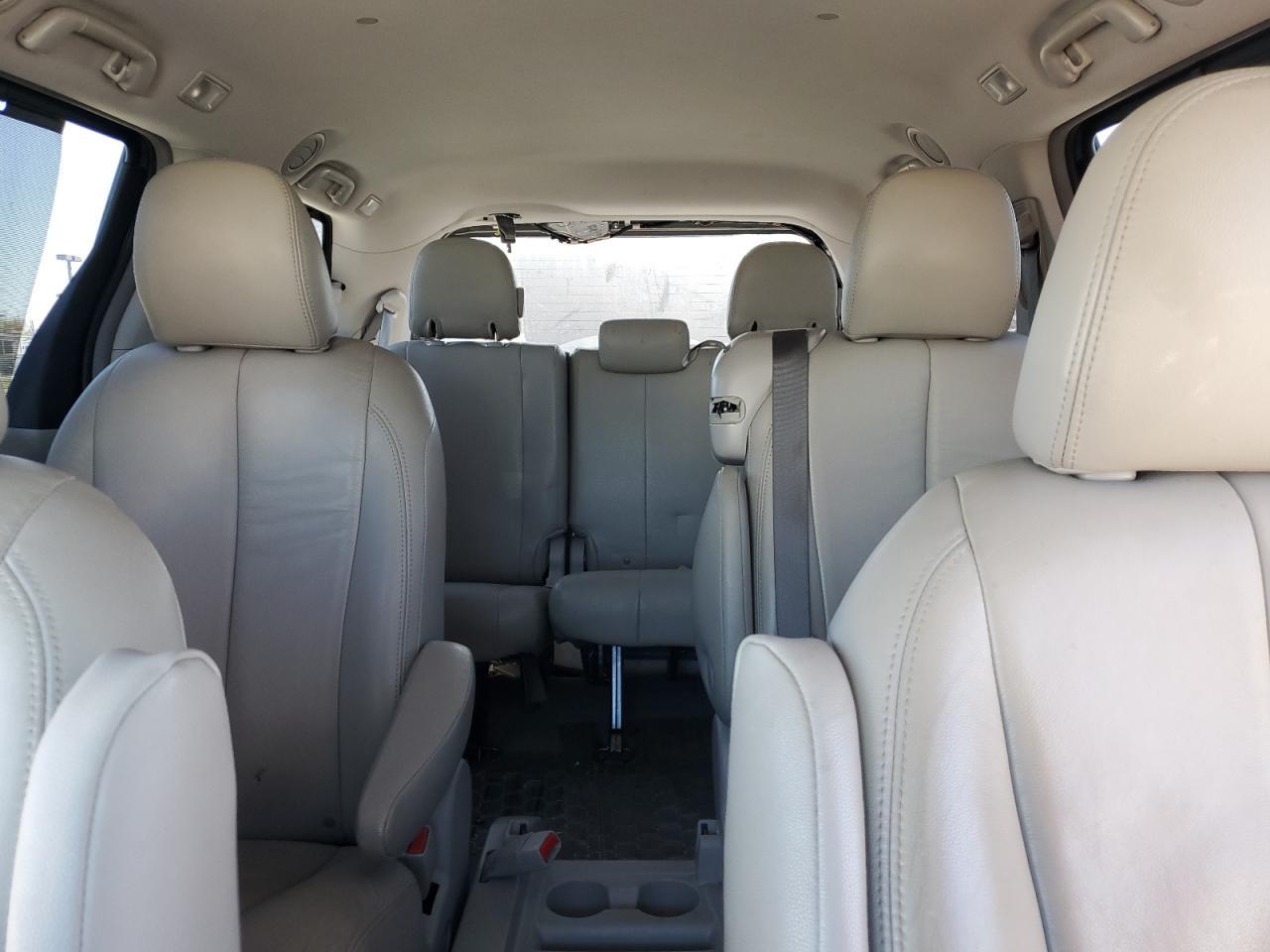 2014 TOYOTA SIENNA