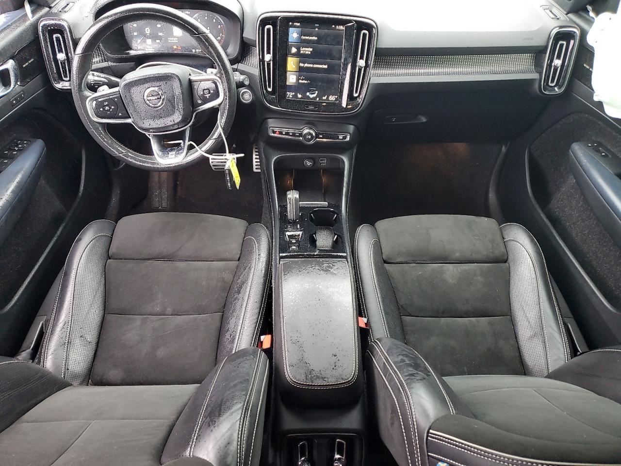 2020 VOLVO XC40