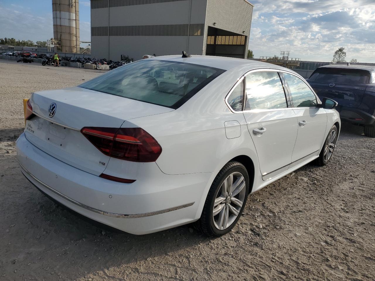2017 VOLKSWAGEN Passat