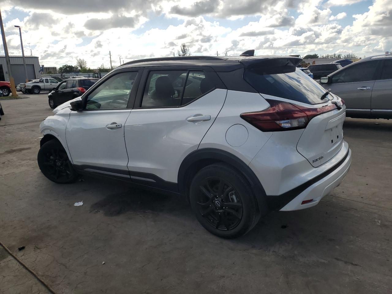 2023 NISSAN KICKS