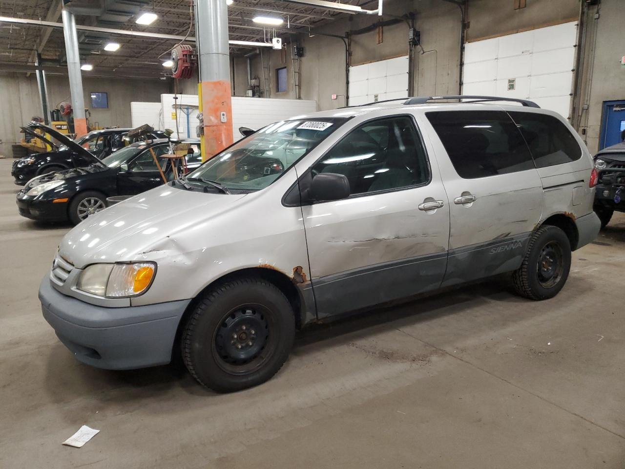 2002 TOYOTA SIENNA