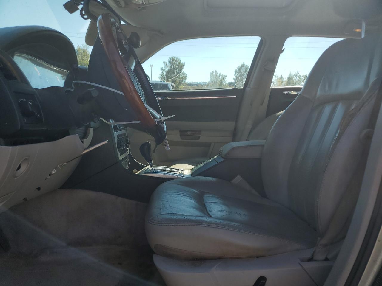 2005 CHRYSLER 300