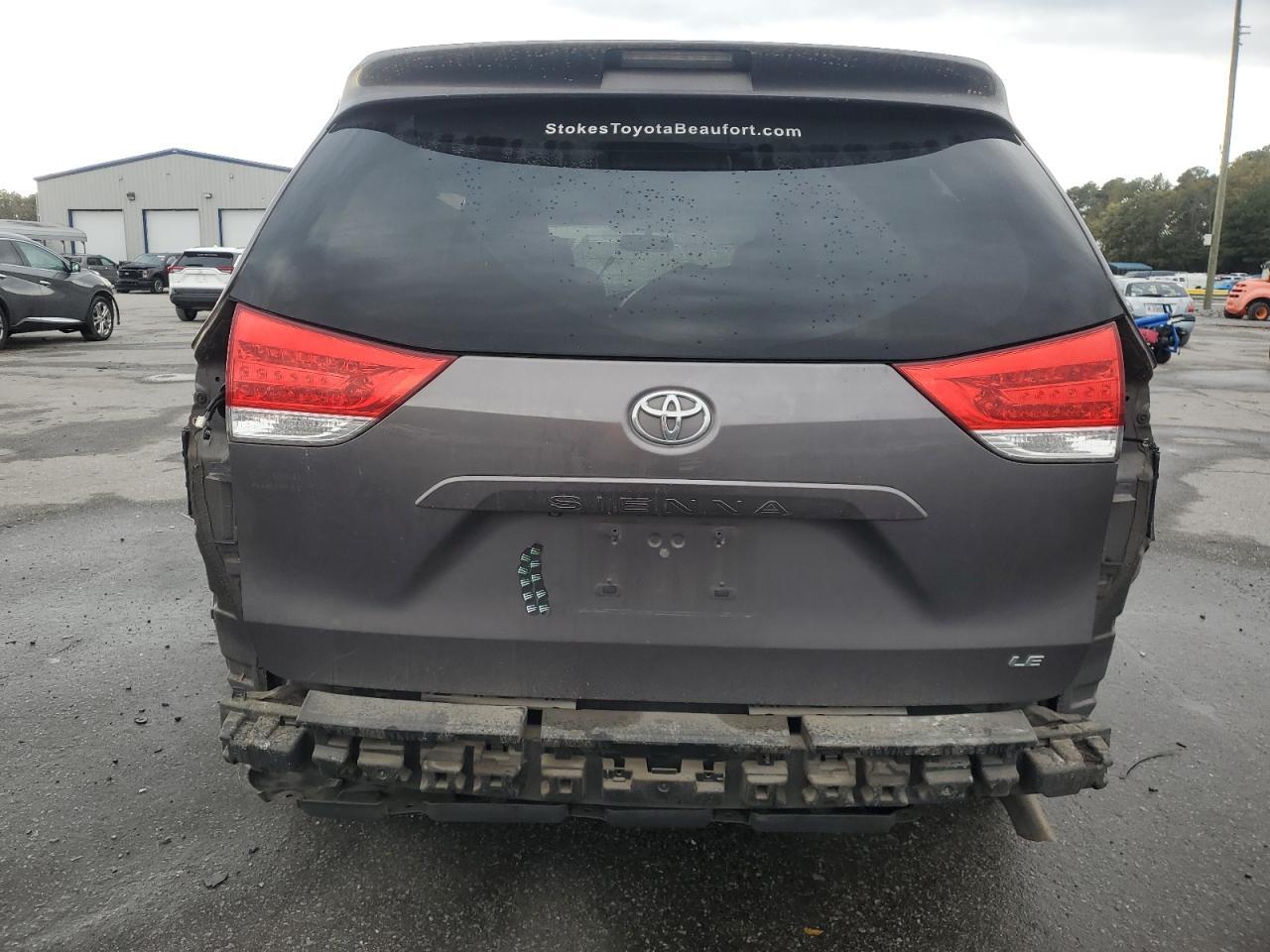 2014 TOYOTA SIENNA