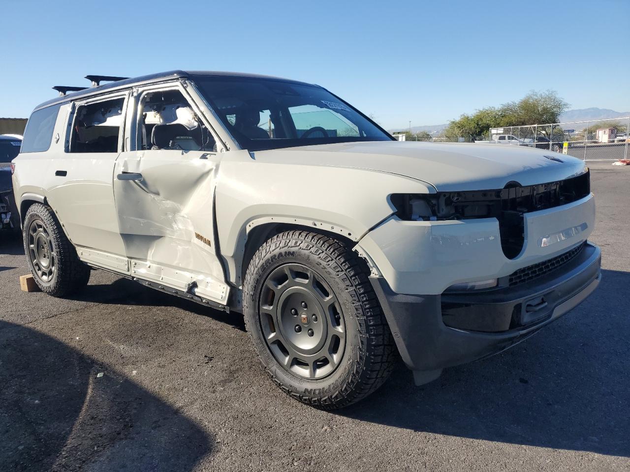 2025 RIVIAN R1s