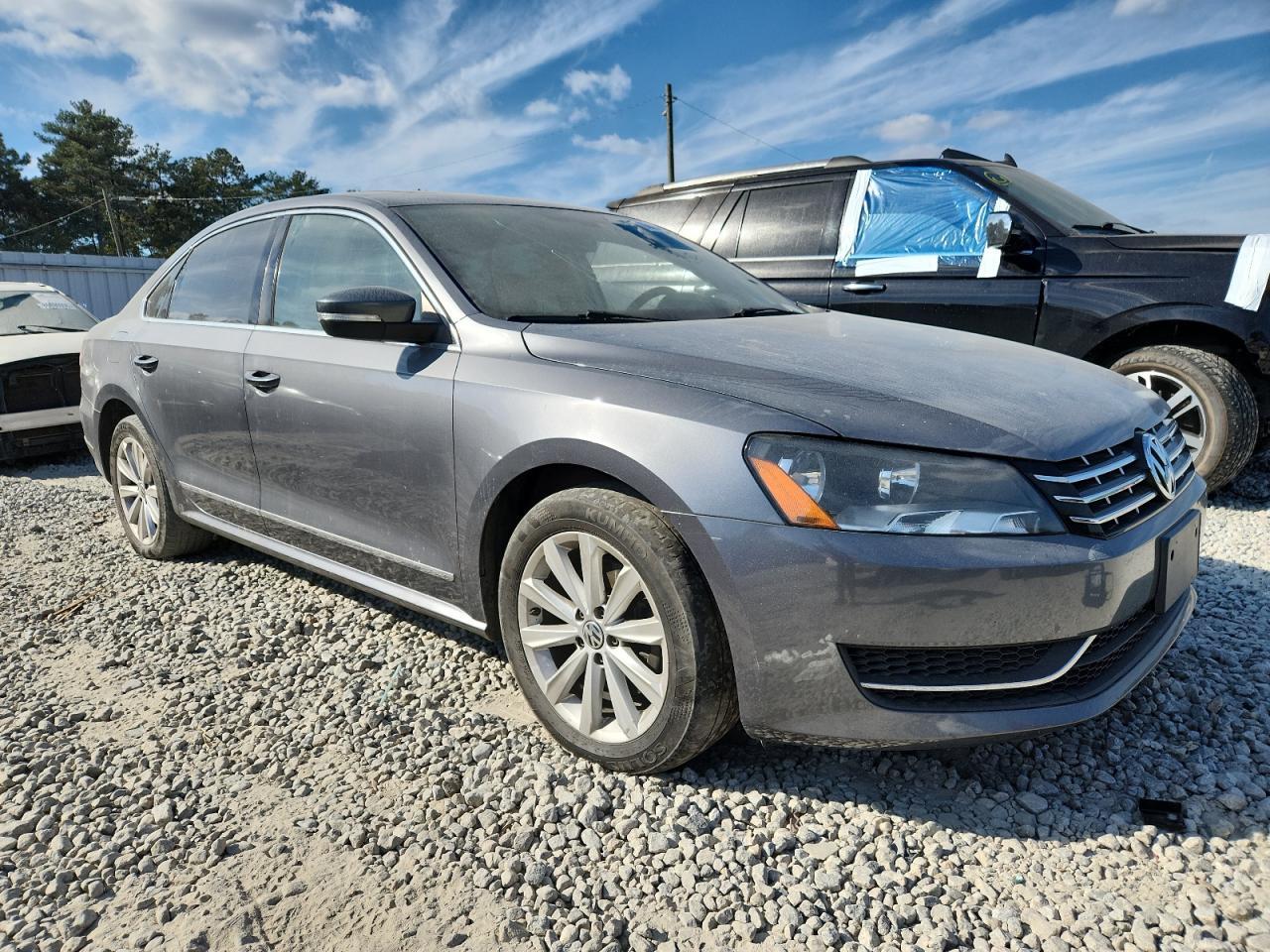 2013 VOLKSWAGEN Passat
