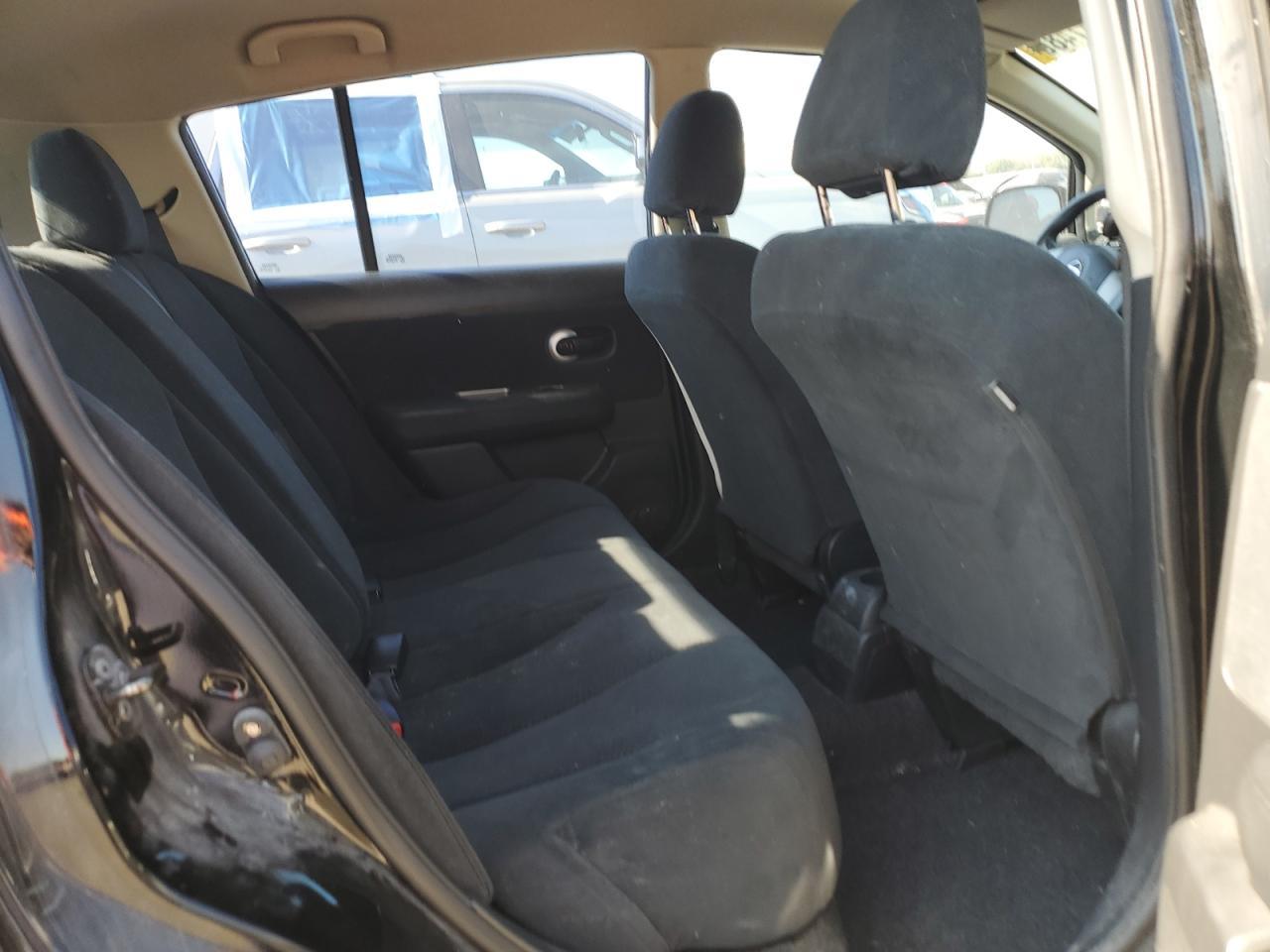 2011 NISSAN VERSA