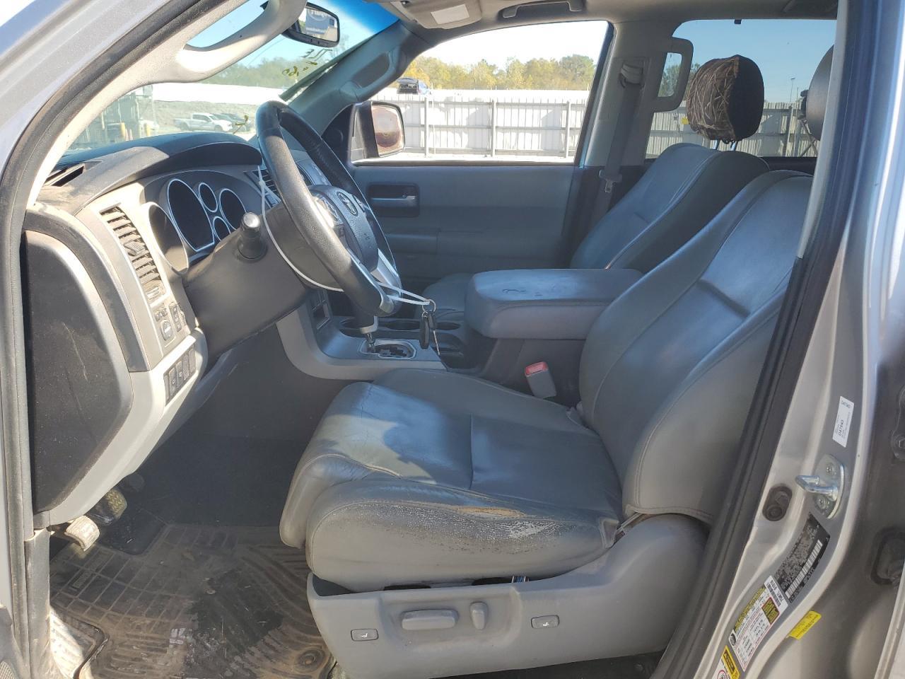2014 TOYOTA Sequoia