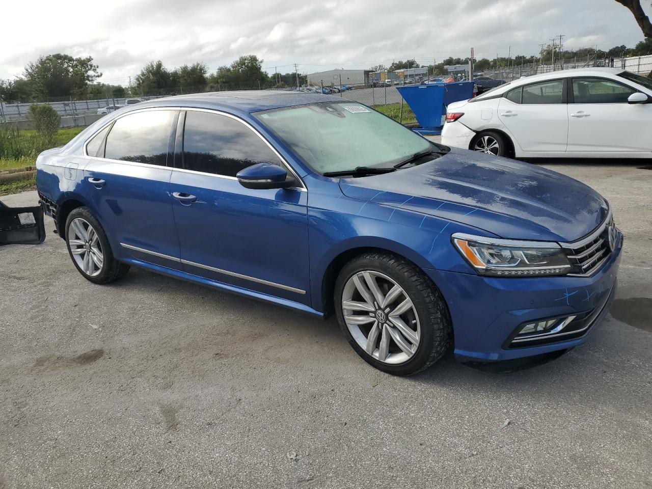 2017 VOLKSWAGEN Passat