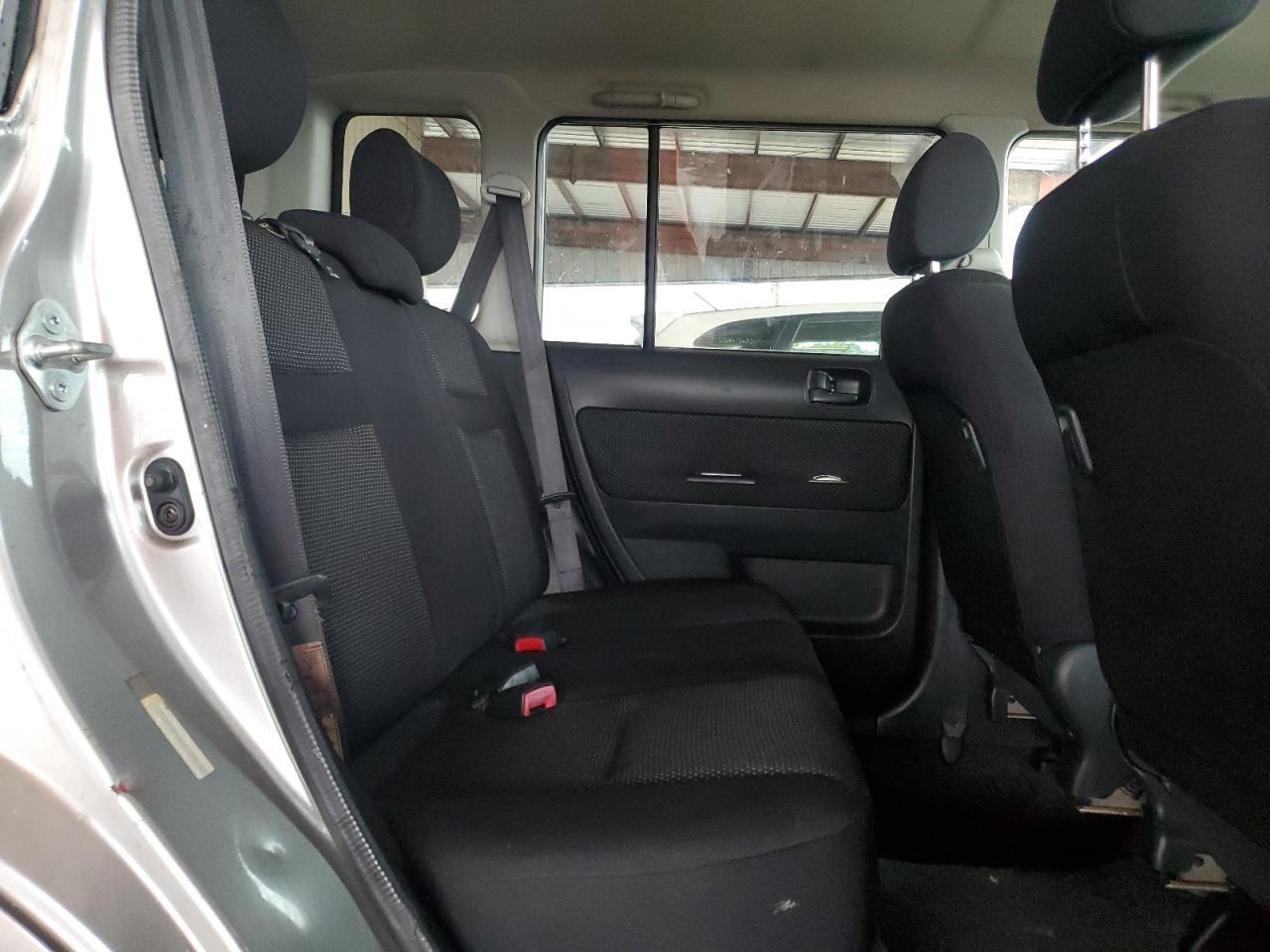 2004 TOYOTA SCION