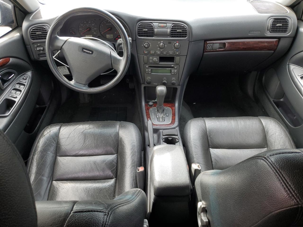 2004 VOLVO V40