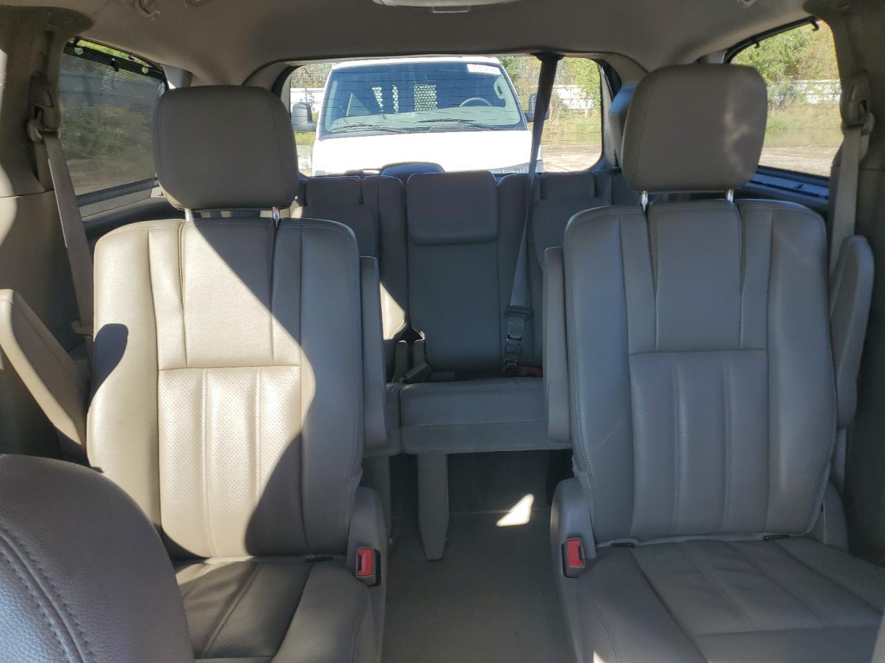 2014 CHRYSLER Town & Country