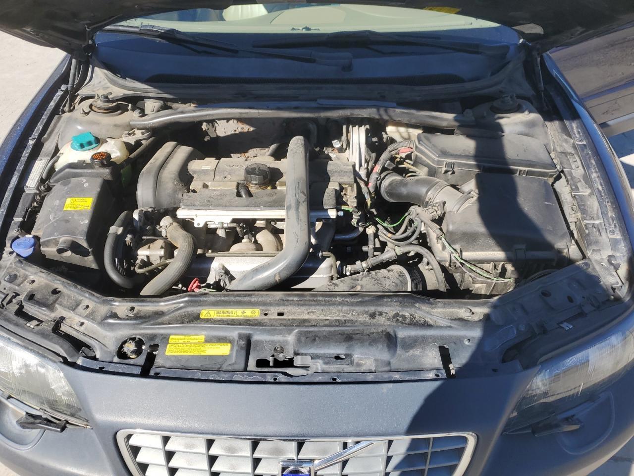 2001 VOLVO V70