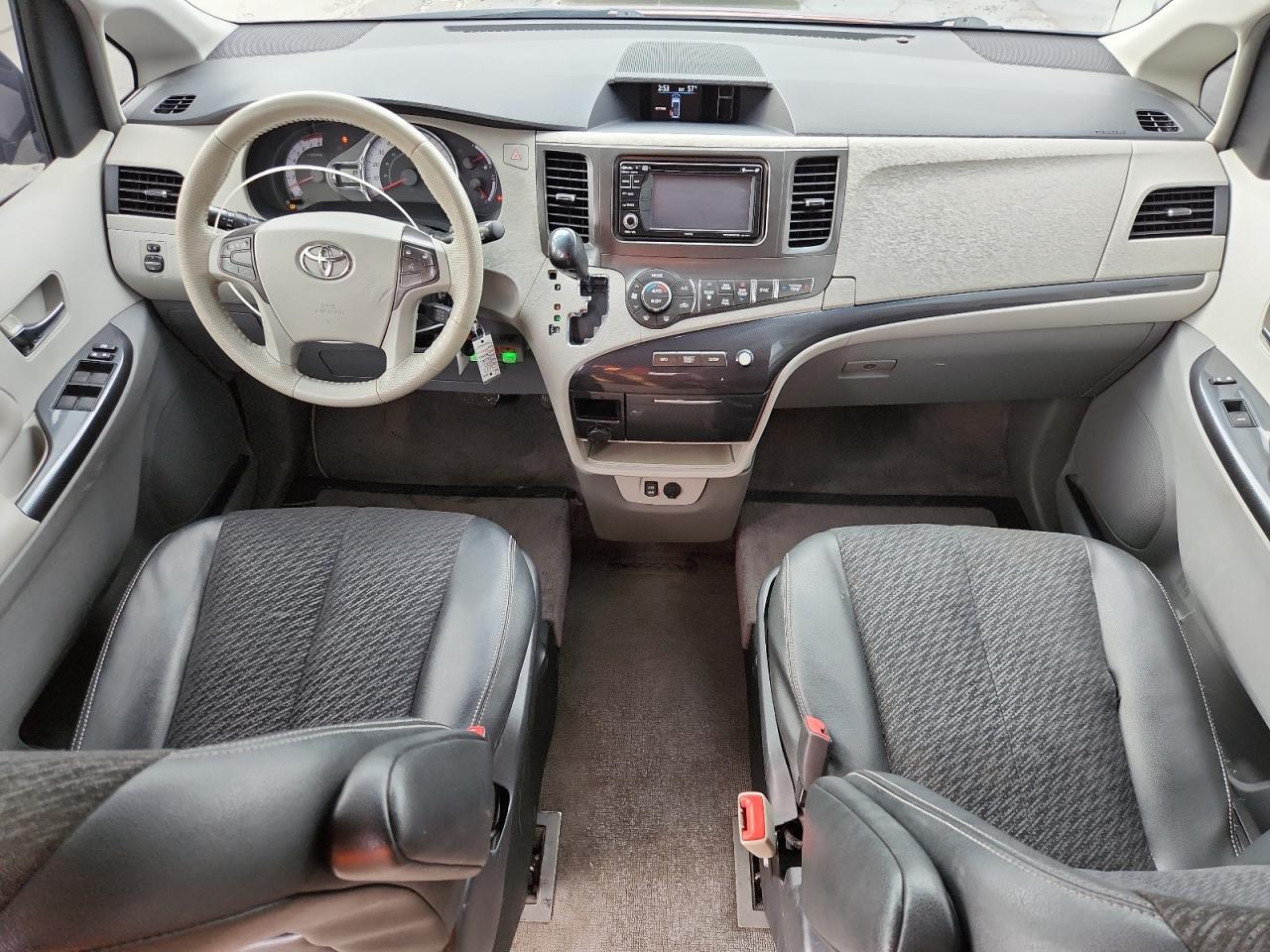 2014 TOYOTA SIENNA