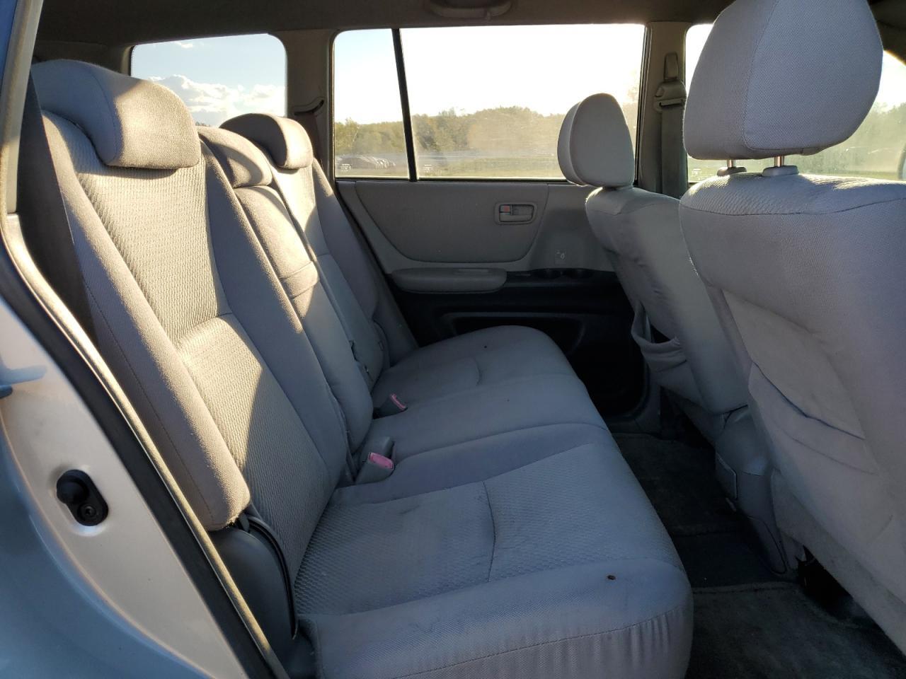 2004 TOYOTA HIGHLANDER