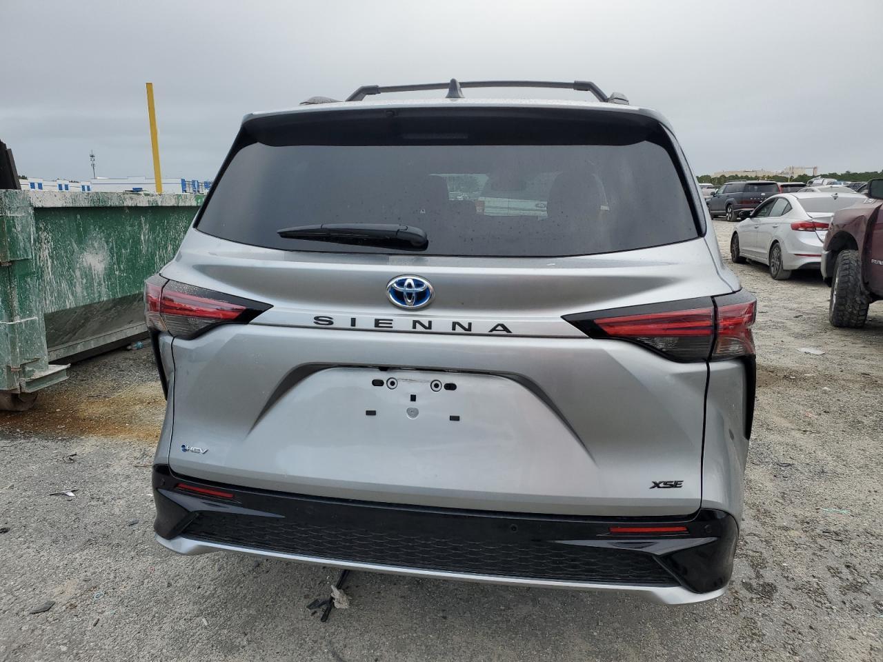2025 TOYOTA SIENNA