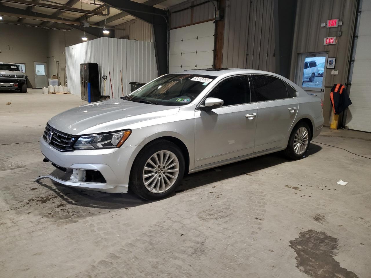 2017 VOLKSWAGEN Passat