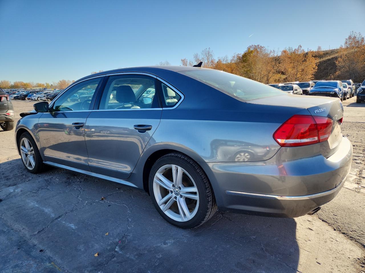 2013 VOLKSWAGEN Passat