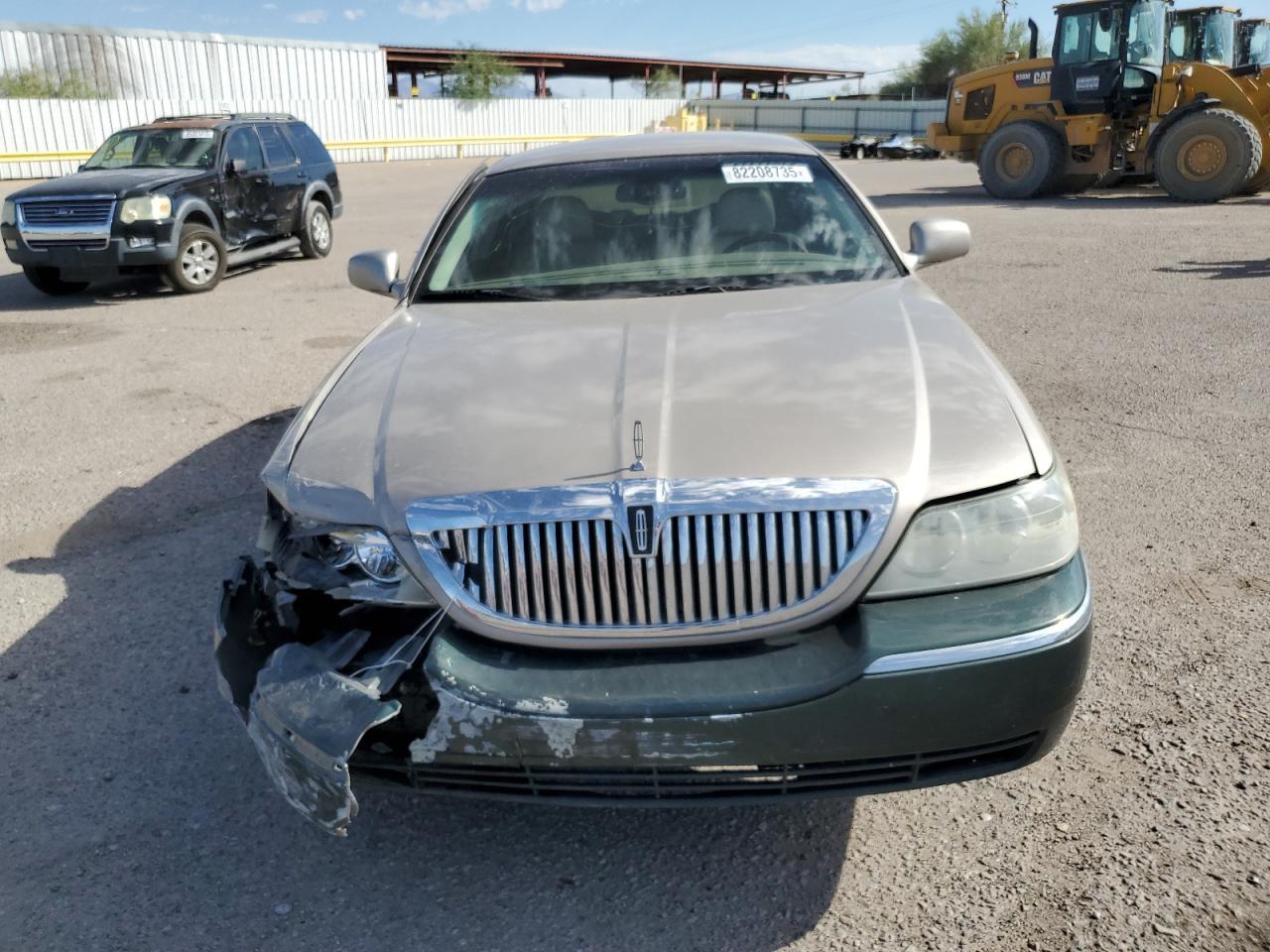 2003 LINCOLN Town Car