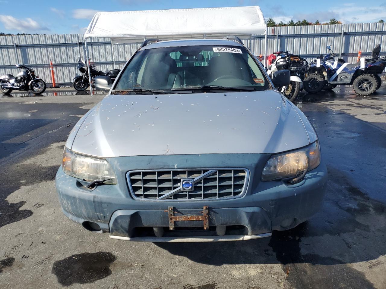 2004 VOLVO XC70