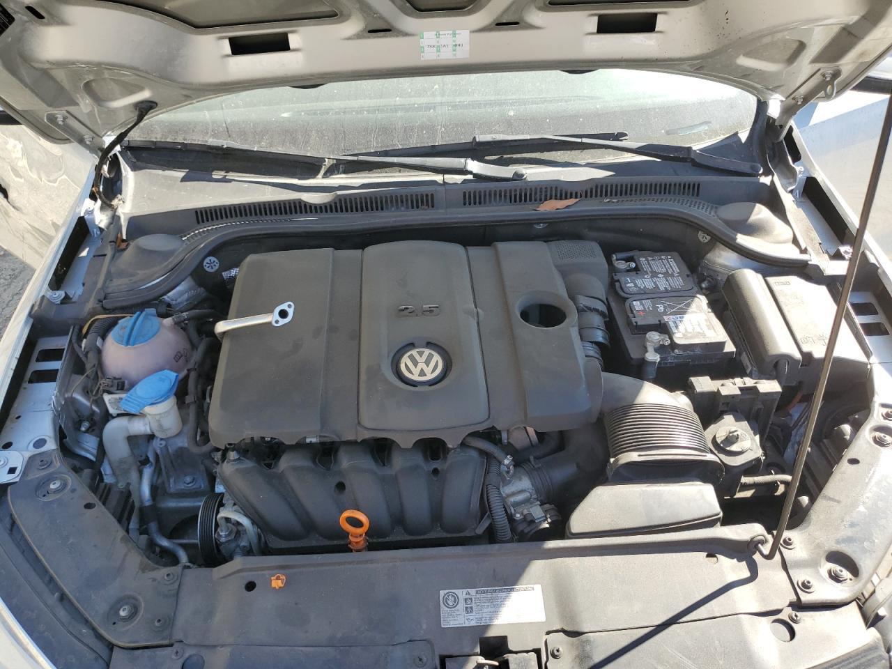 2011 VOLKSWAGEN JETTA