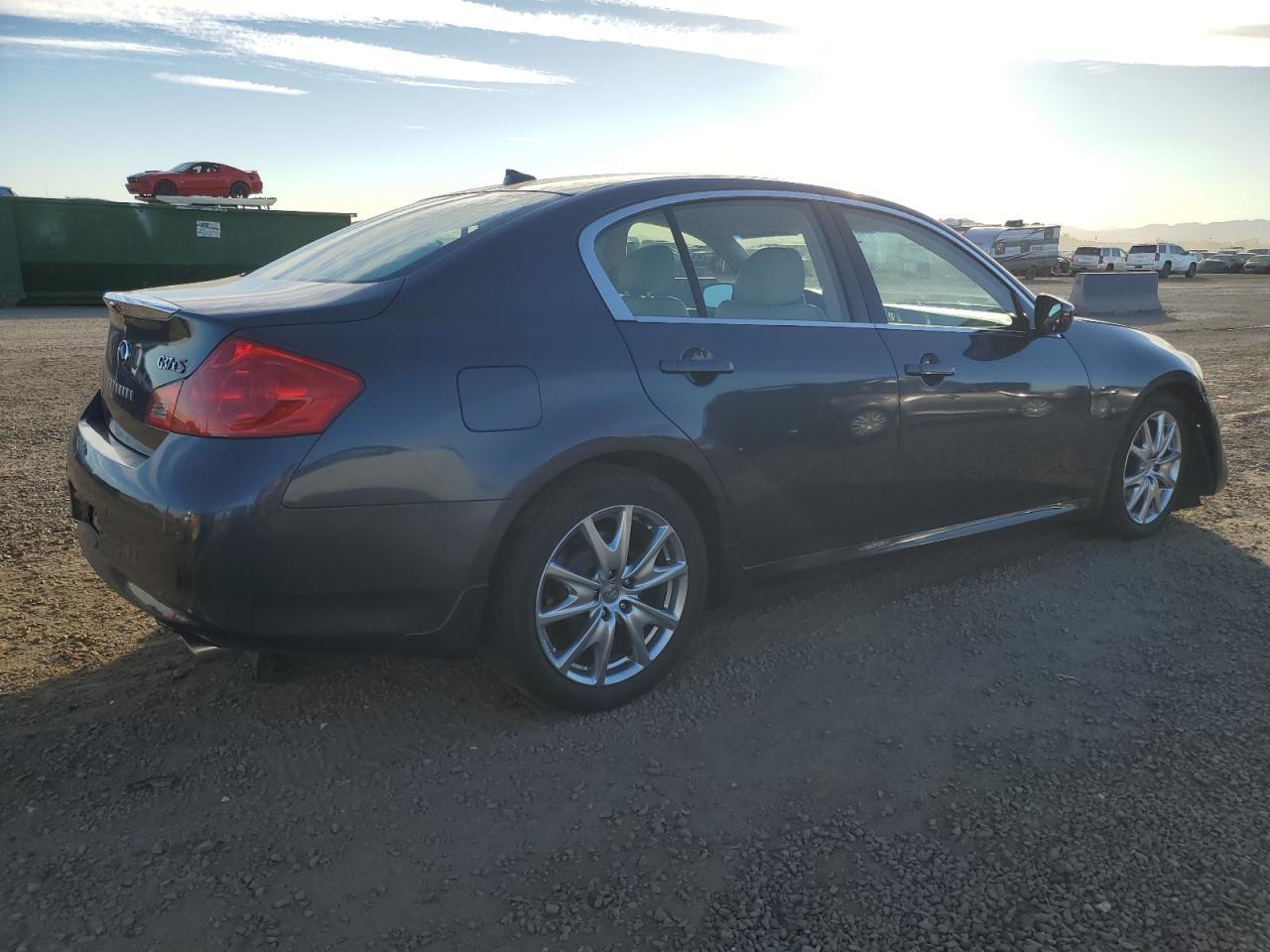 2011 INFINITI G37