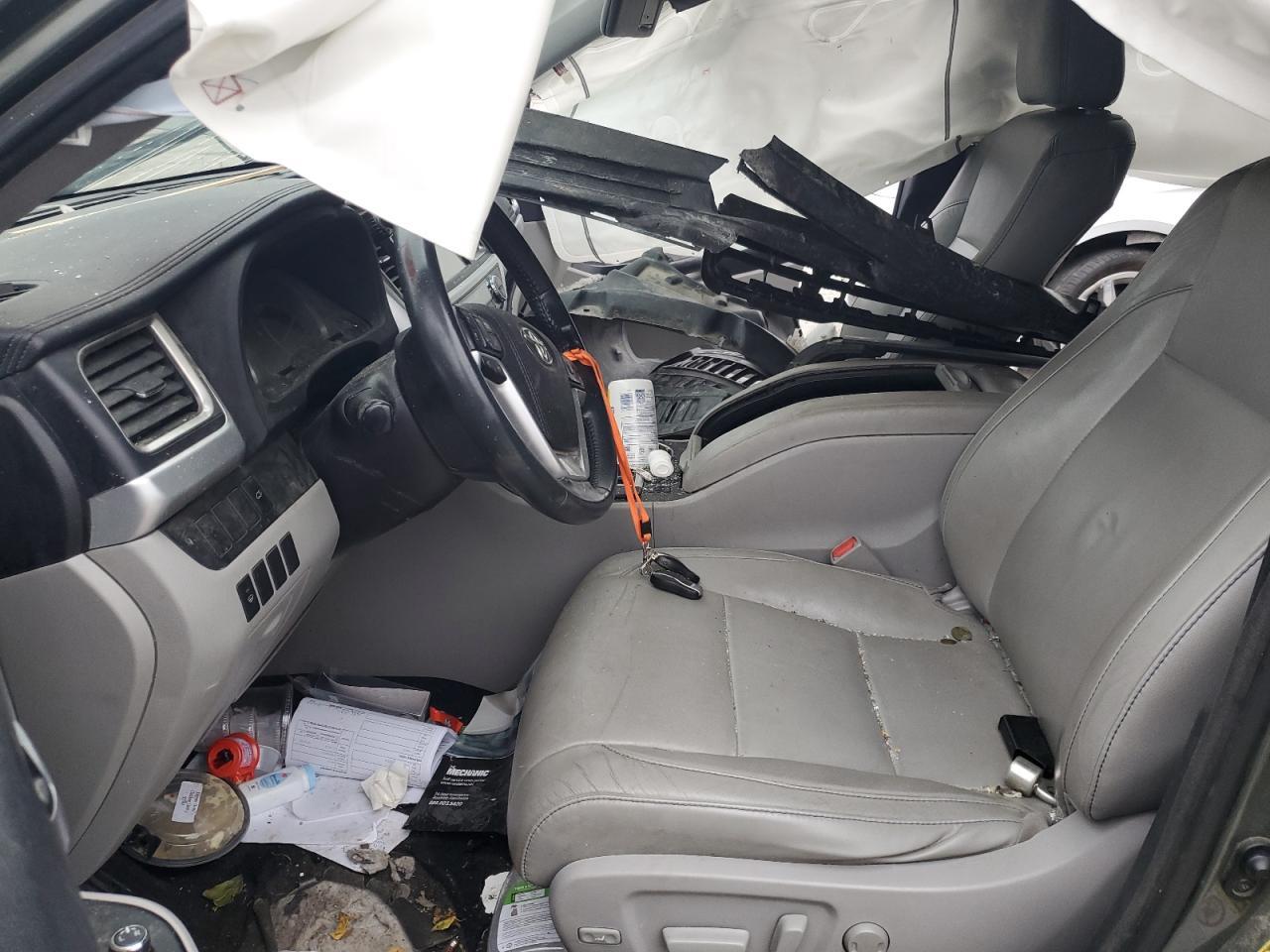 2016 TOYOTA HIGHLANDER