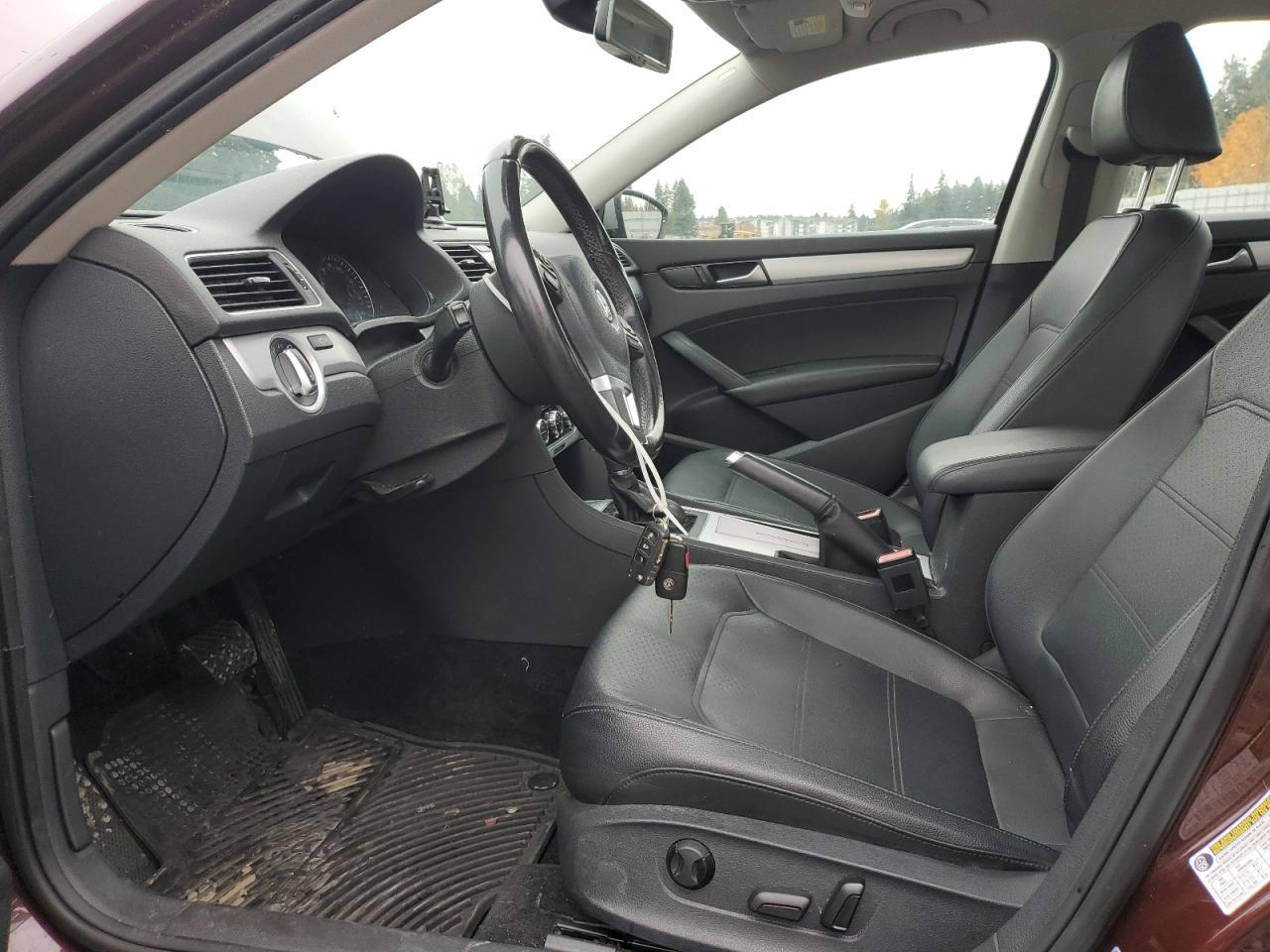 2012 VOLKSWAGEN Passat