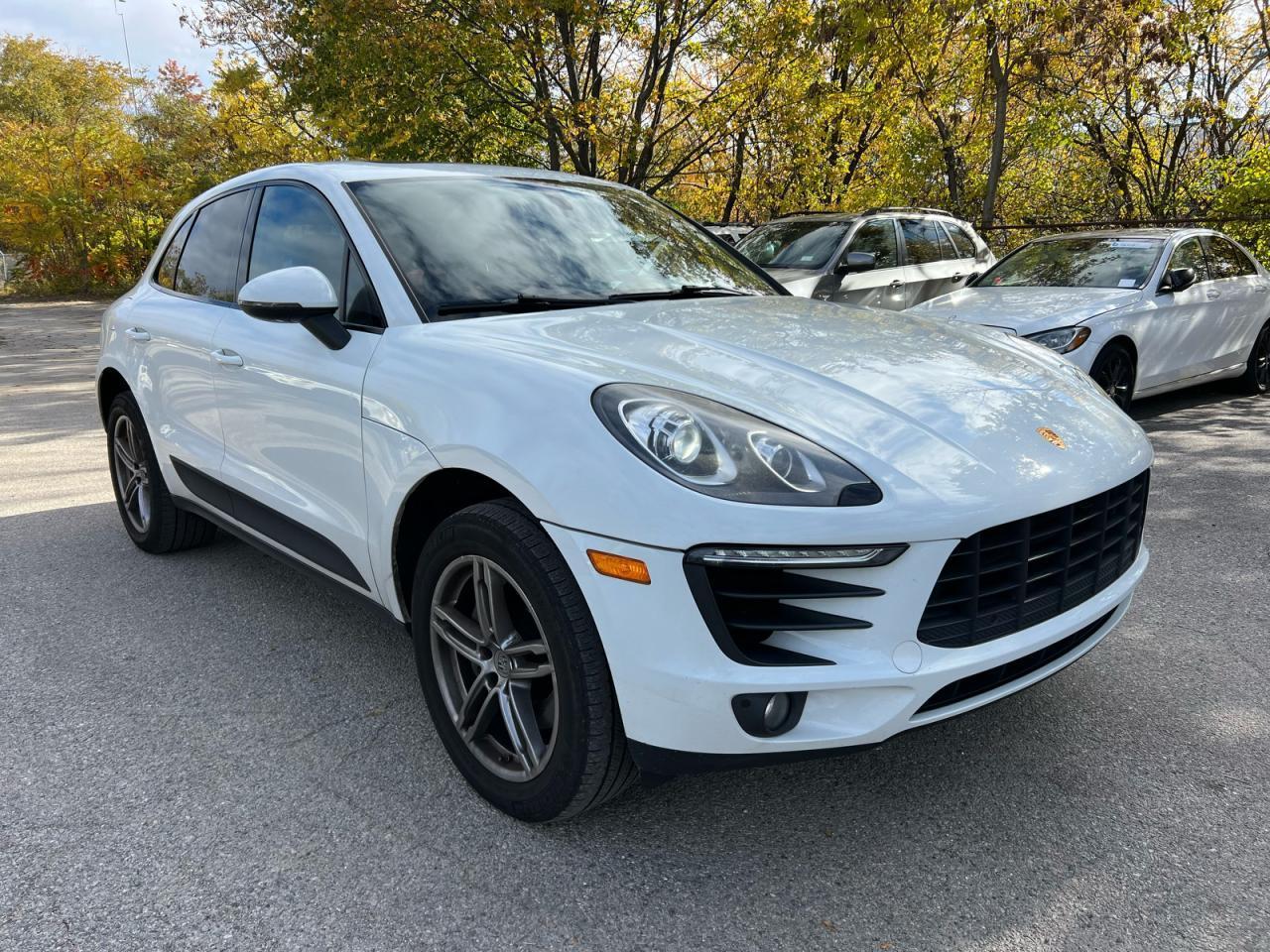 2016 PORSCHE Macan