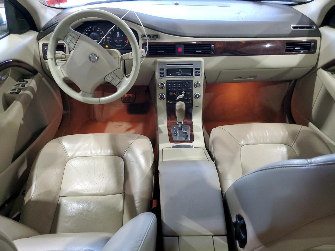 2008 VOLVO V70