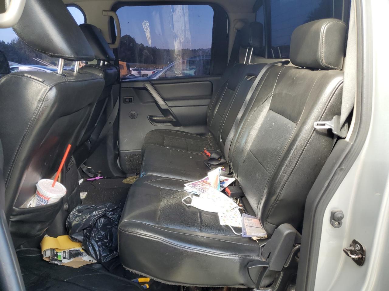 2011 NISSAN Titan