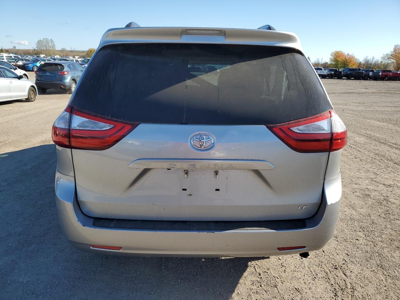 2016 TOYOTA SIENNA