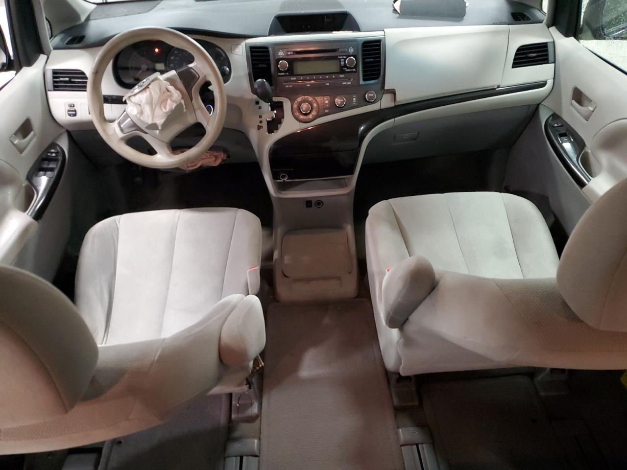 2014 TOYOTA SIENNA