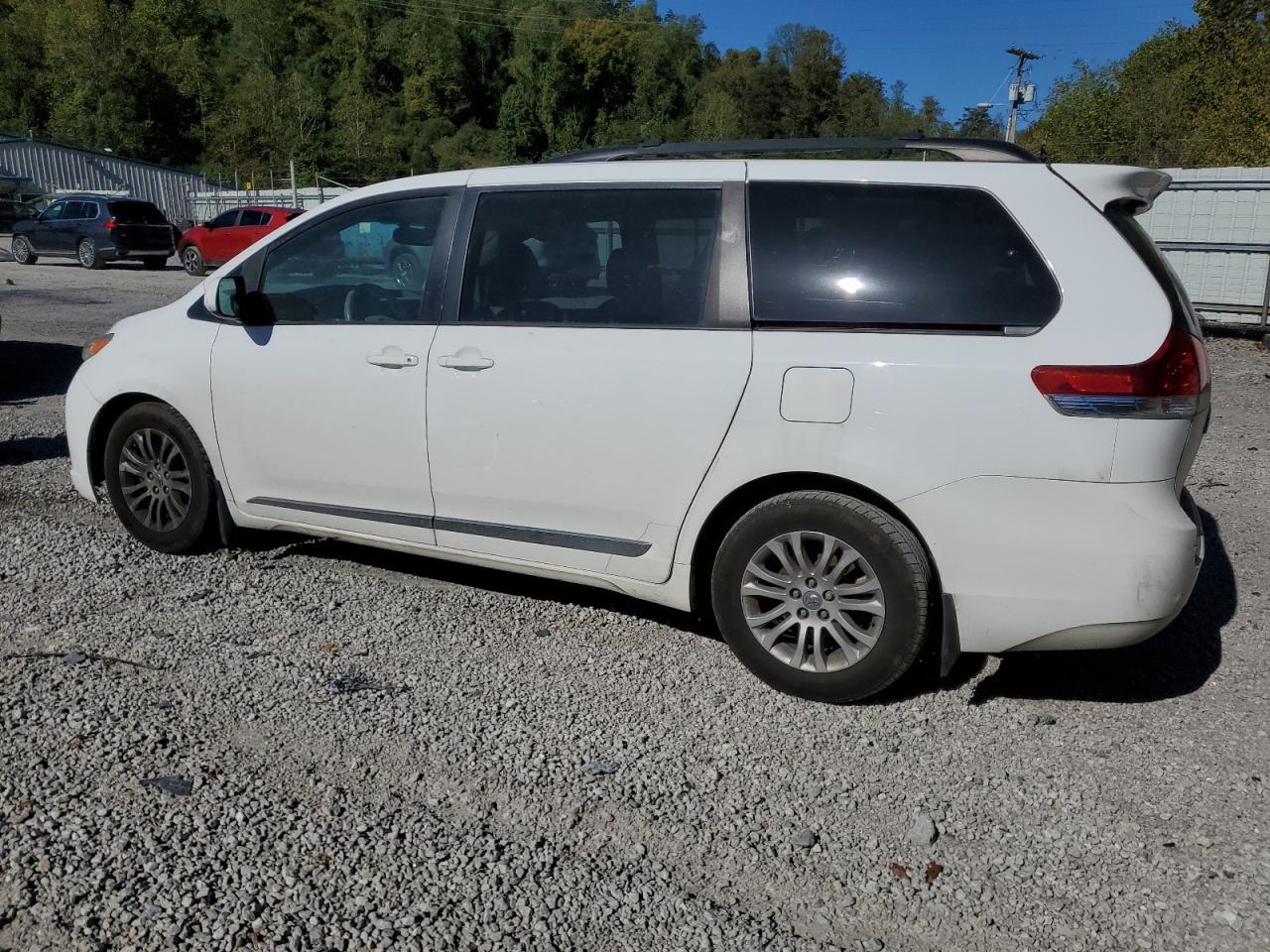 2014 TOYOTA SIENNA