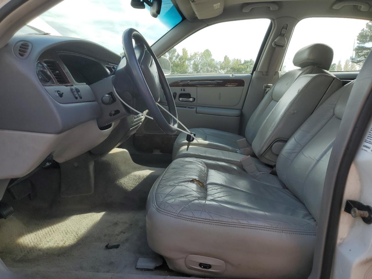 2002 LINCOLN Town Car
