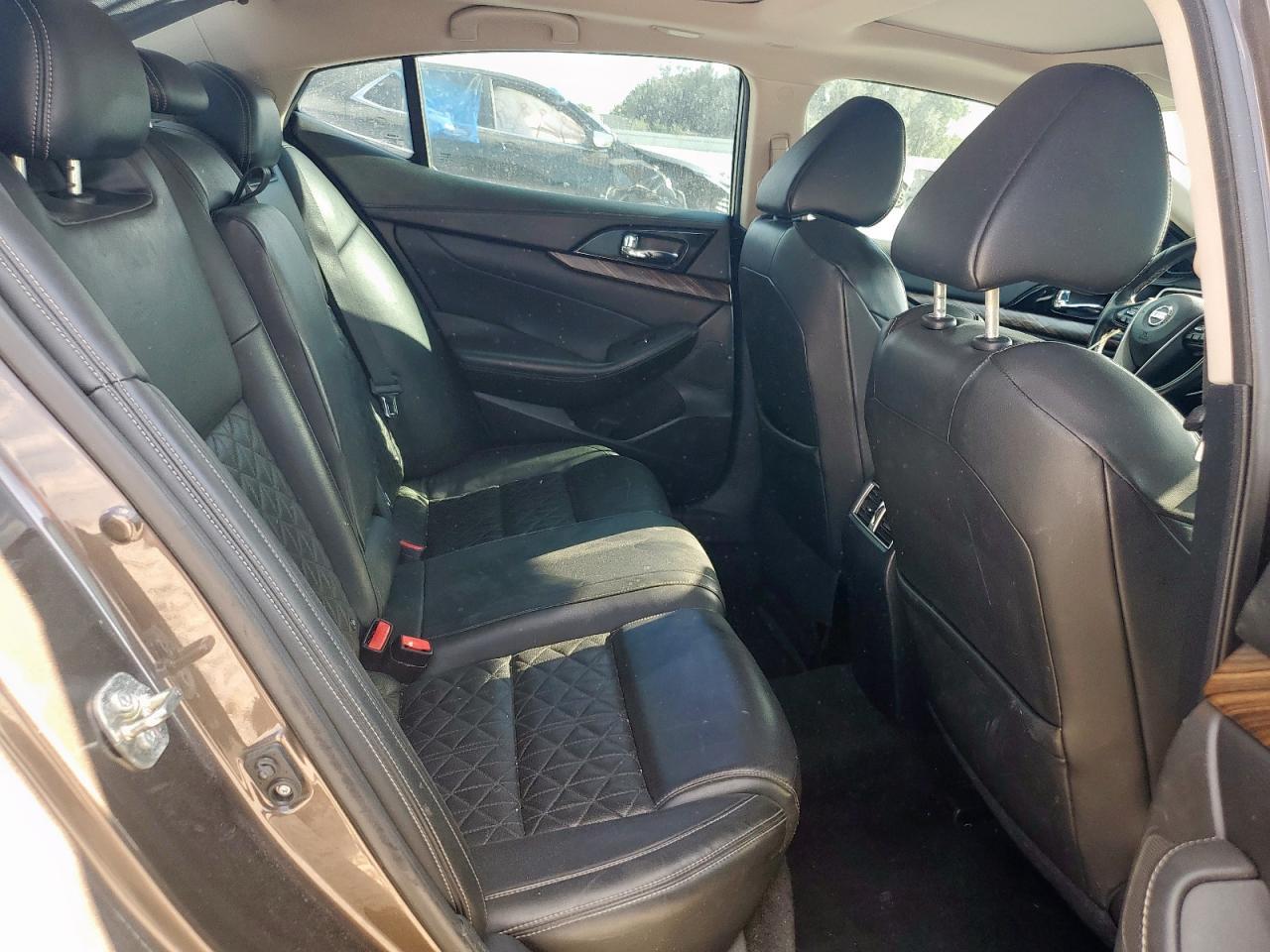 2016 NISSAN Maxima