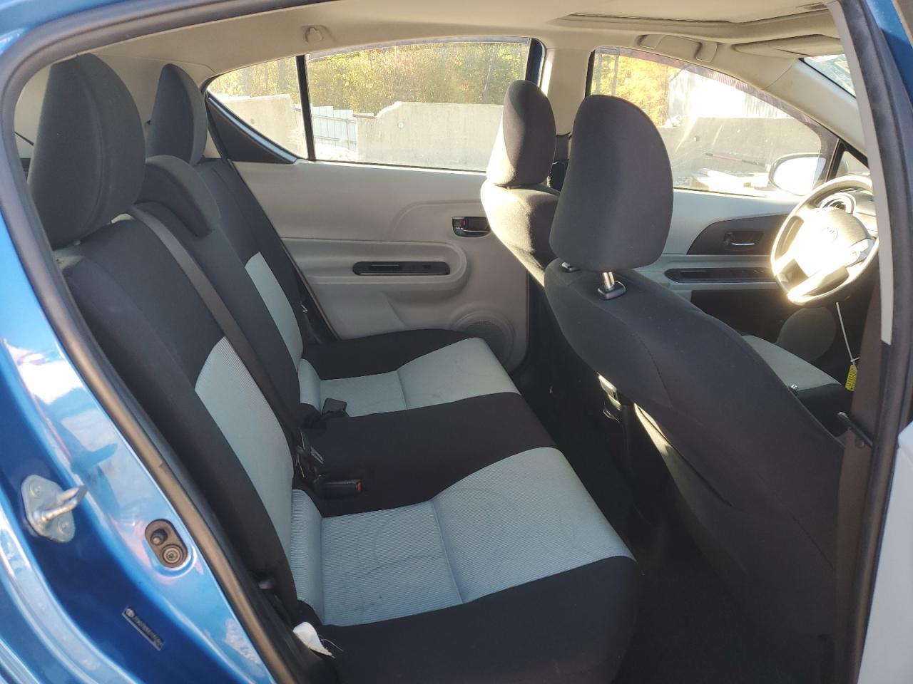 2013 TOYOTA Prius c