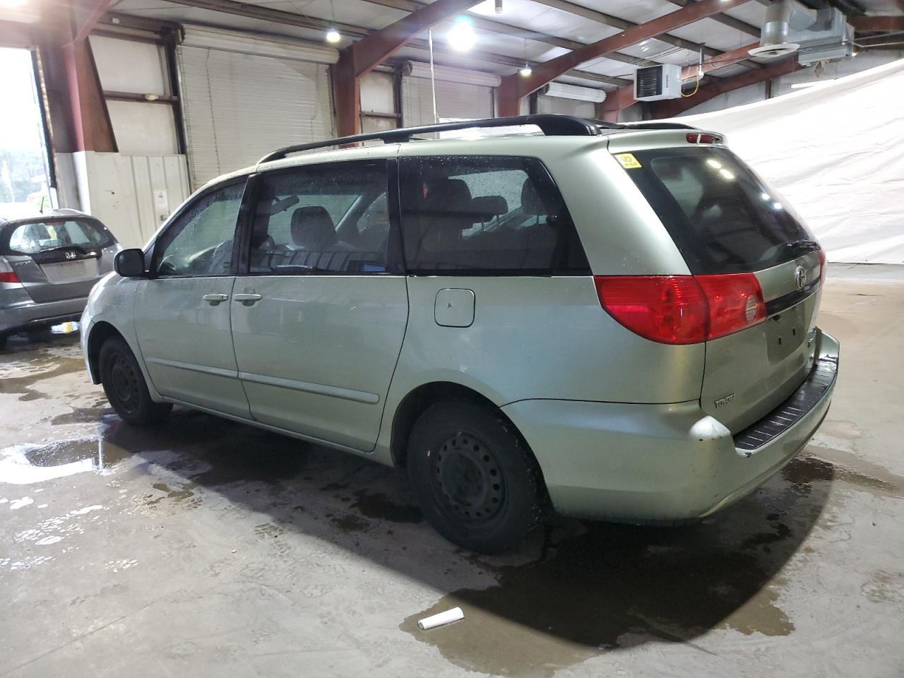2010 TOYOTA SIENNA