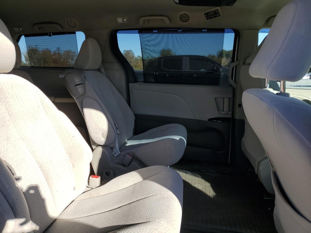 2013 TOYOTA SIENNA