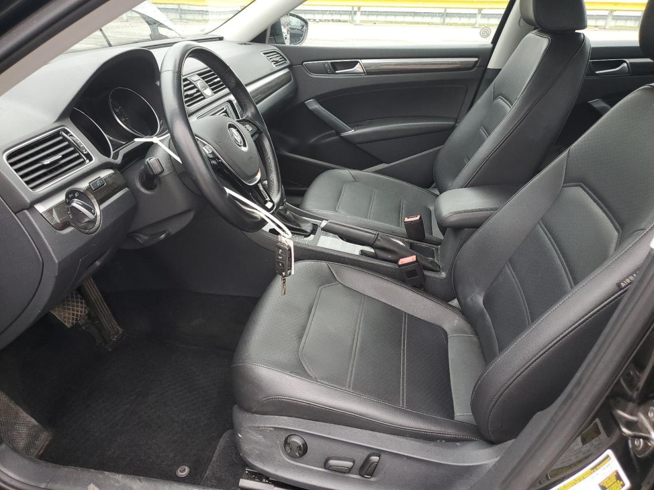 2016 VOLKSWAGEN Passat