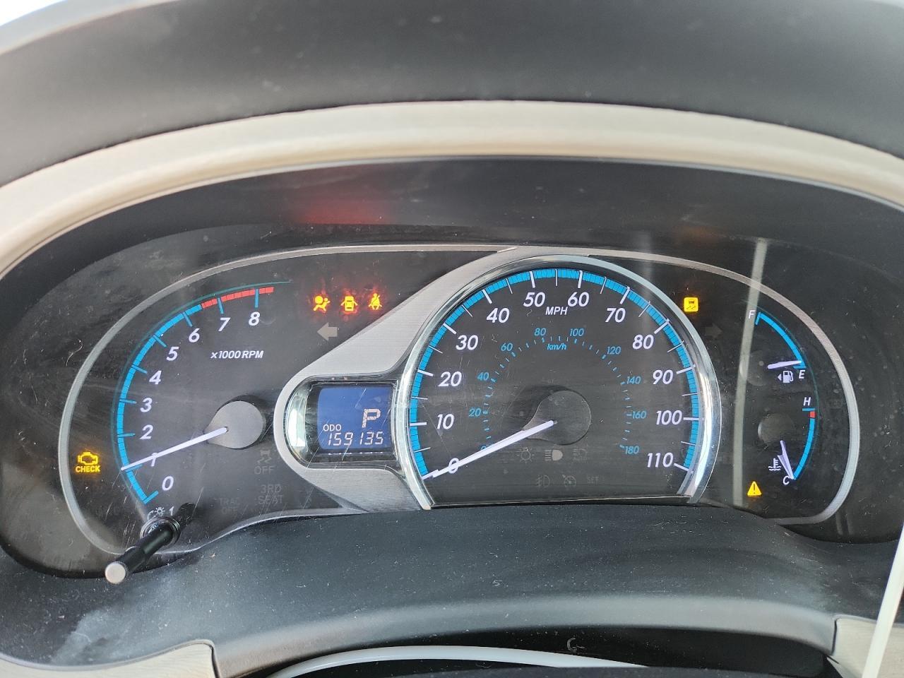 2011 TOYOTA SIENNA