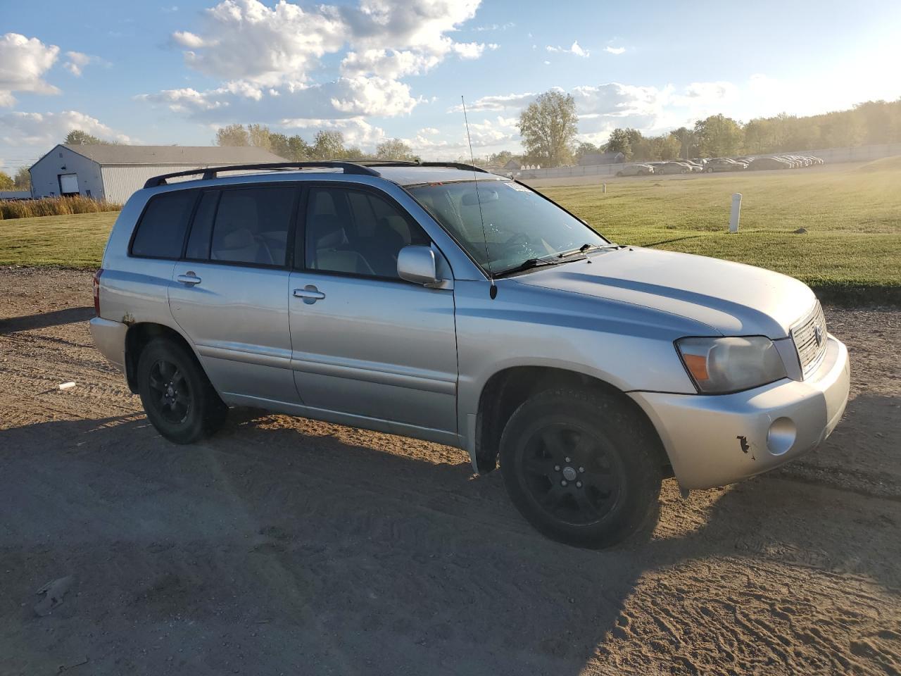 2004 TOYOTA HIGHLANDER