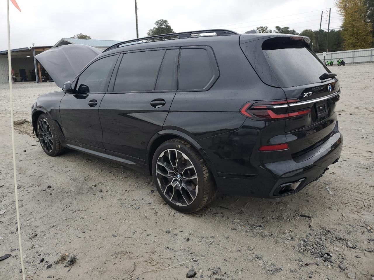 2023 BMW X7