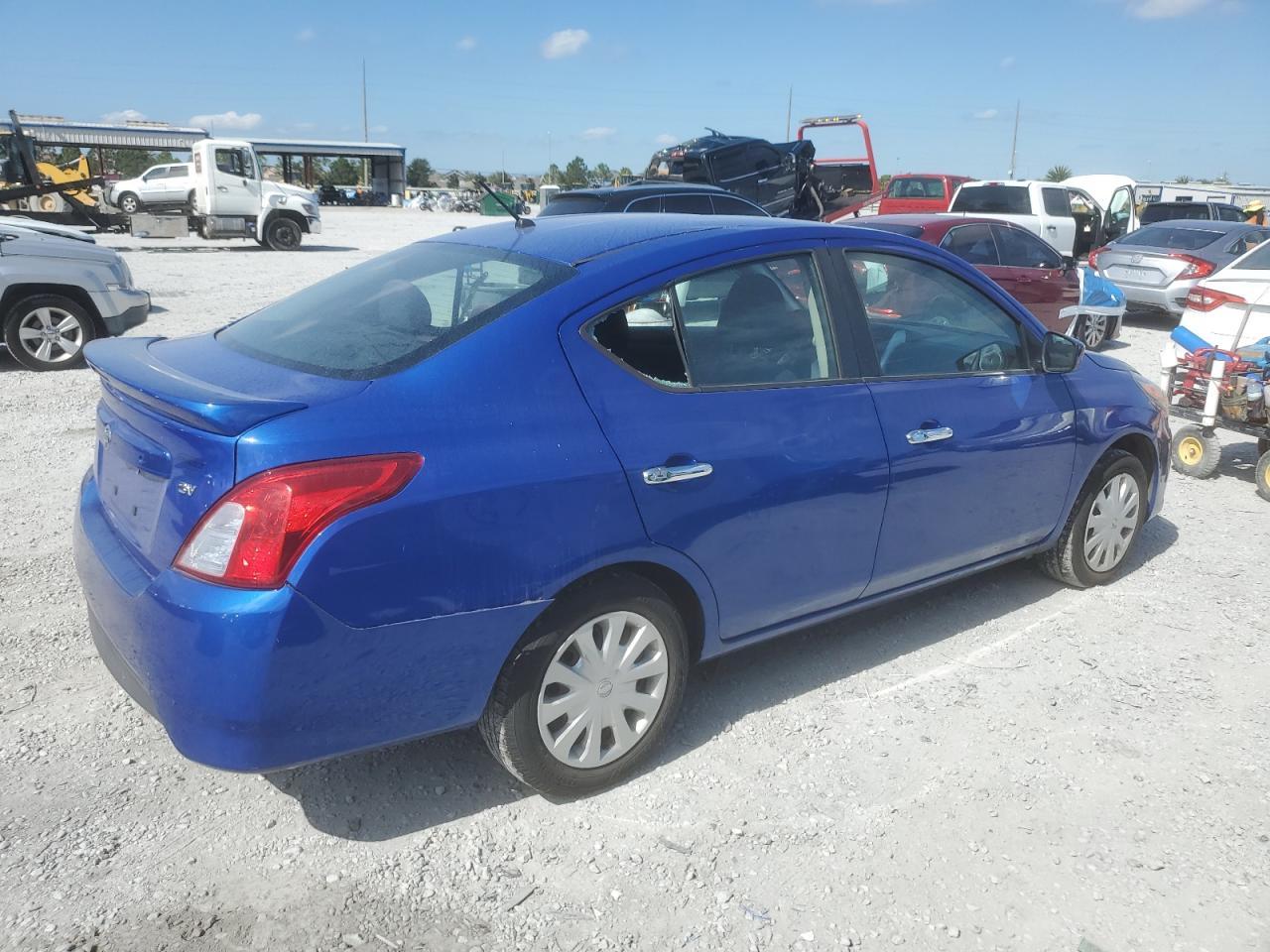 2017 NISSAN VERSA