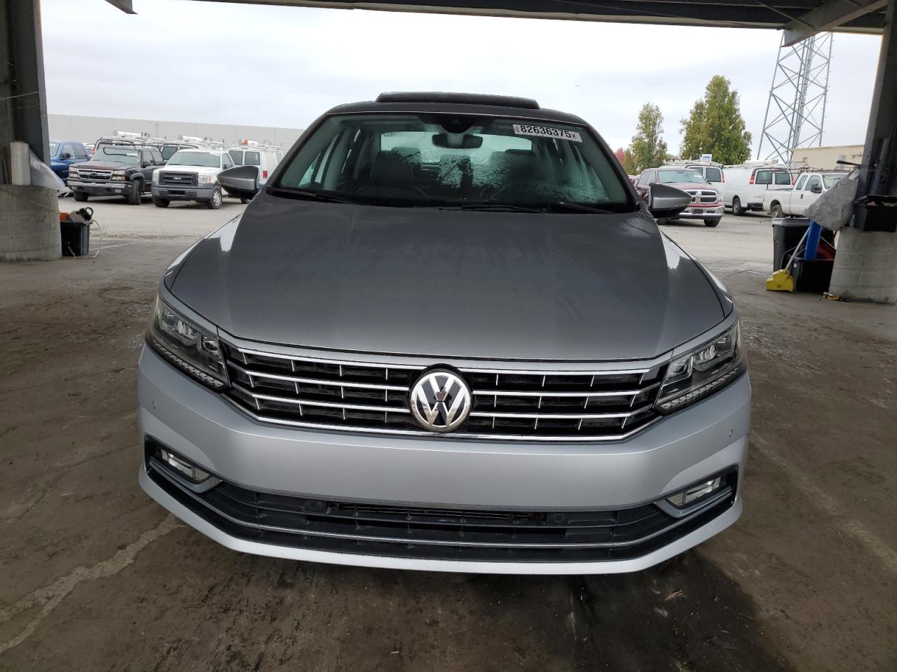 2017 VOLKSWAGEN Passat