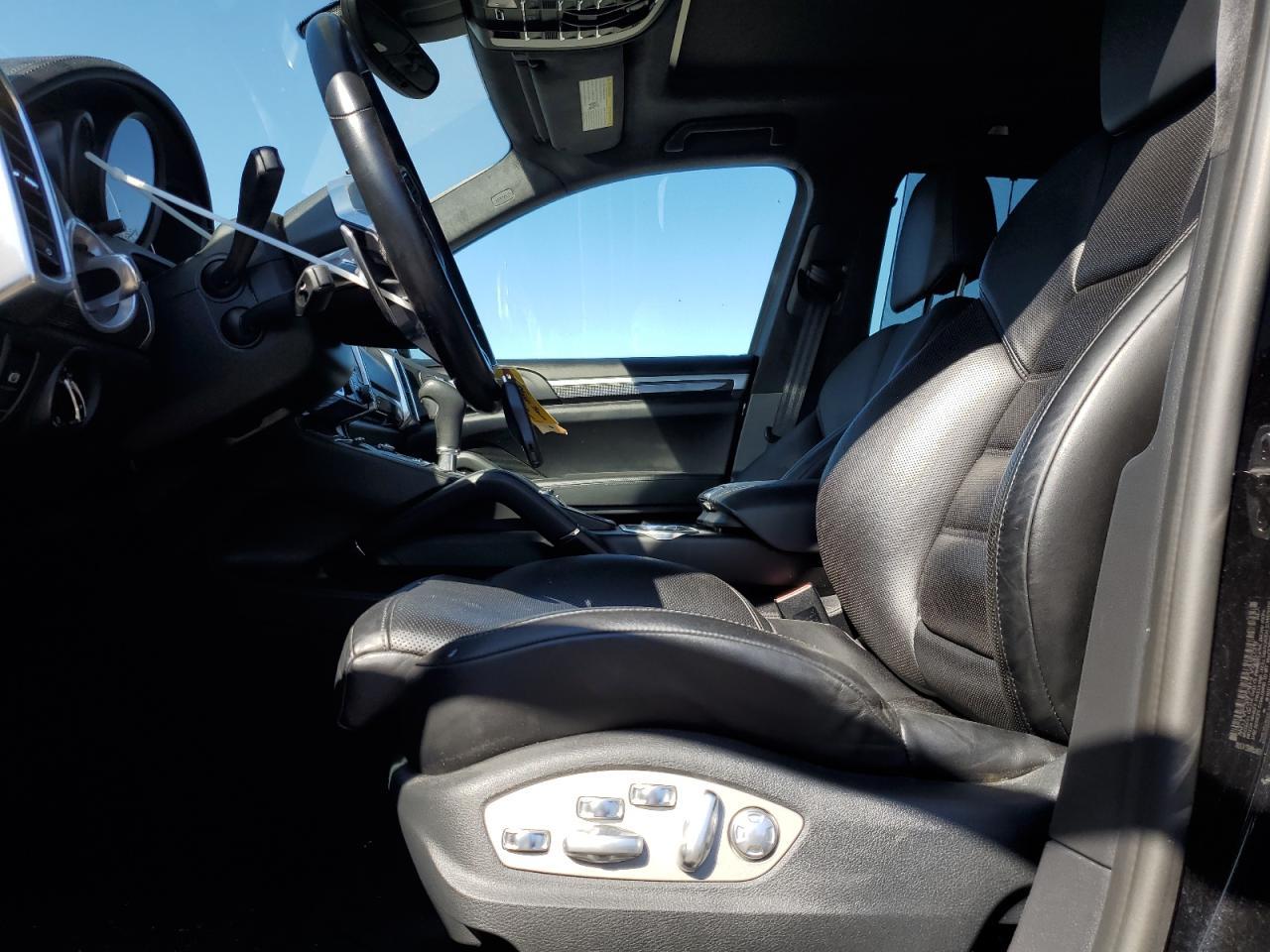 2017 PORSCHE CAYENNE